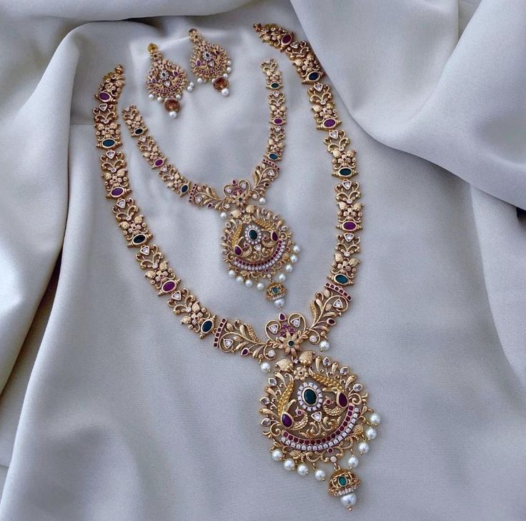 Jewels of Joy Necklace set